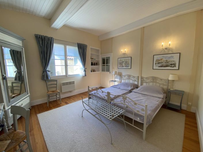 Image No.18-6 Bed Property for sale