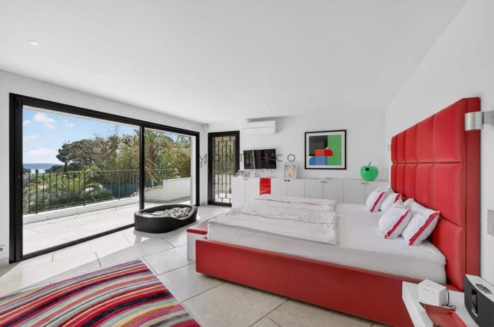 Image No.12-4 Bed House for sale