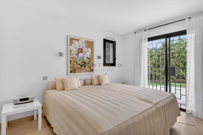 Image No.14-4 Bed House for sale