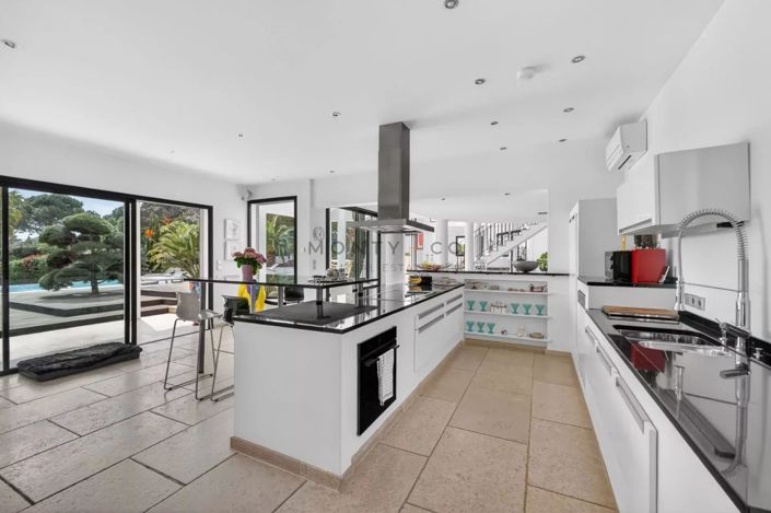 Image No.6-4 Bed House for sale