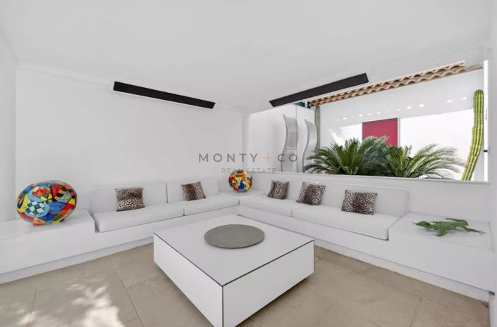 Image No.8-4 Bed House for sale
