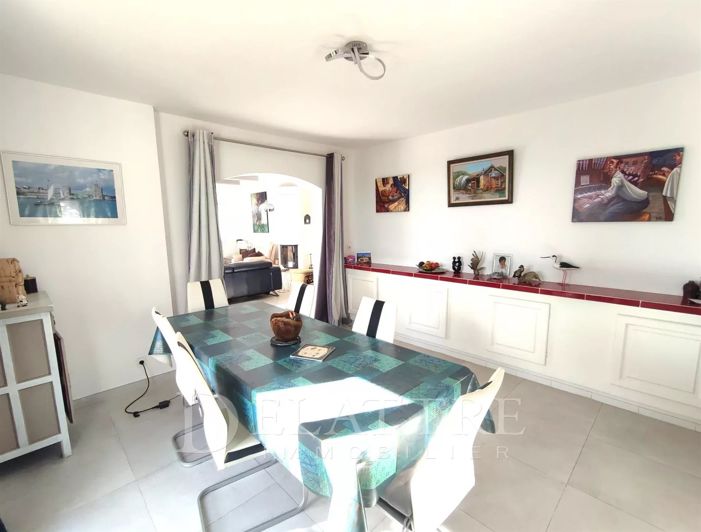 Image No.8-3 Bed House for sale