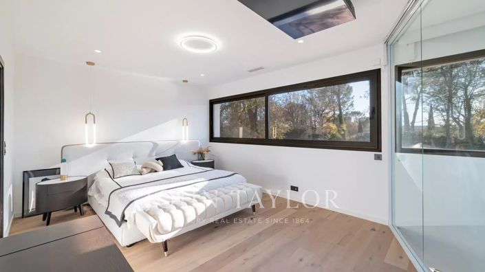 Image No.12-6 Bed House for sale