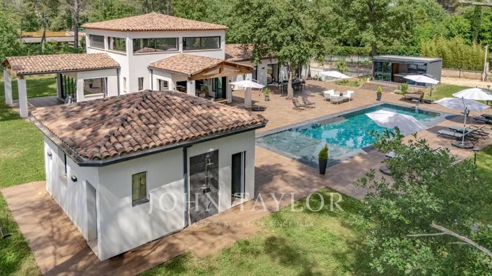 Image No.8-6 Bed House for sale