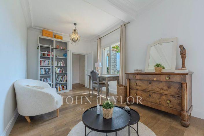 Image No.12-5 Bed House for sale