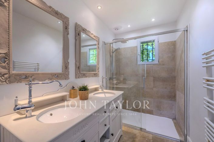 Image No.13-5 Bed House for sale