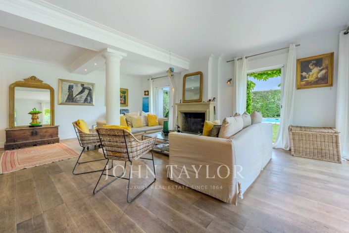Image No.6-5 Bed House for sale