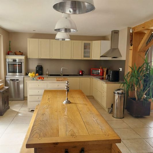 Image No.17-6 Bed House for sale