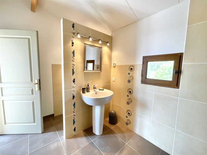 Image No.10-5 Bed House for sale