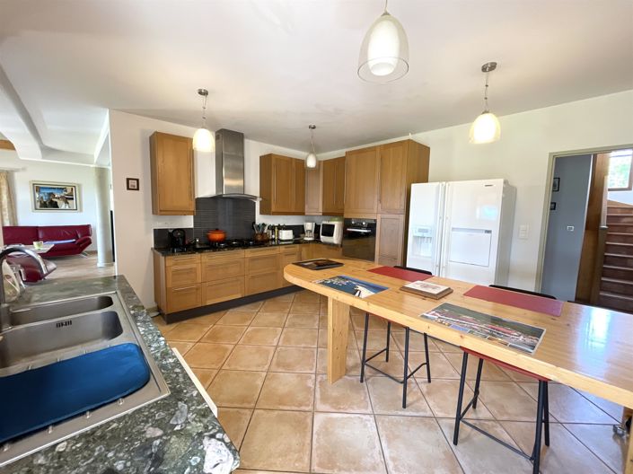 Image No.4-5 Bed House for sale