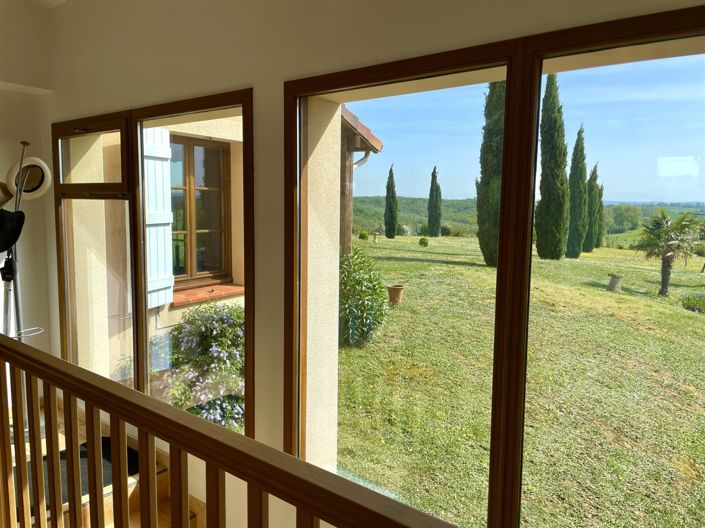 Image No.8-5 Bed House for sale