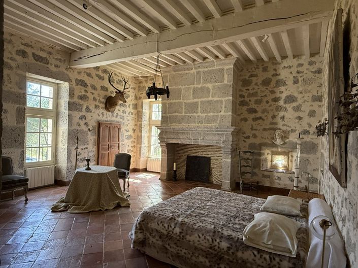 Image No.10-4 Bed Property for sale