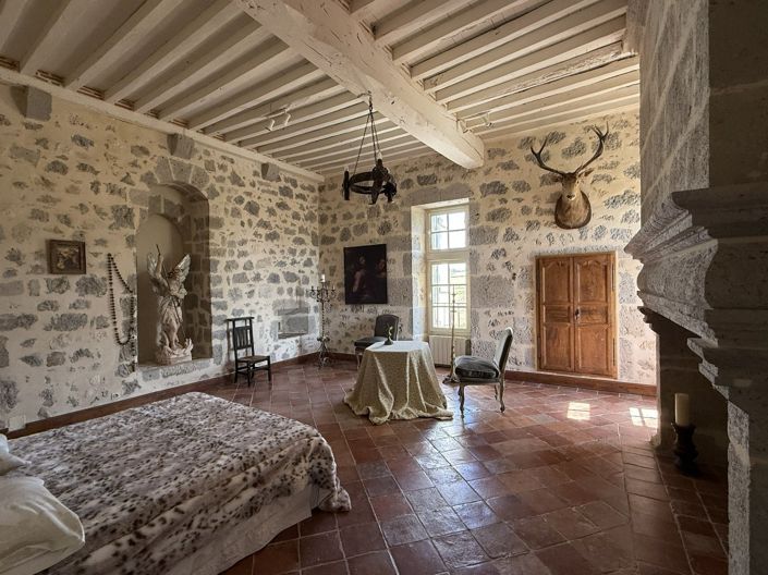 Image No.11-4 Bed Property for sale