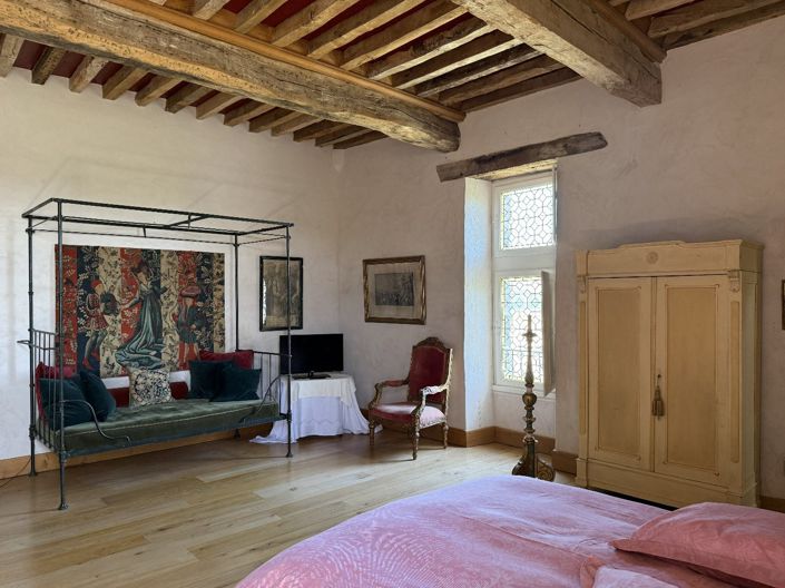 Image No.17-4 Bed Property for sale