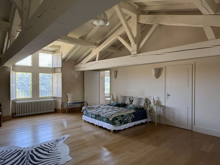 Image No.19-4 Bed Property for sale