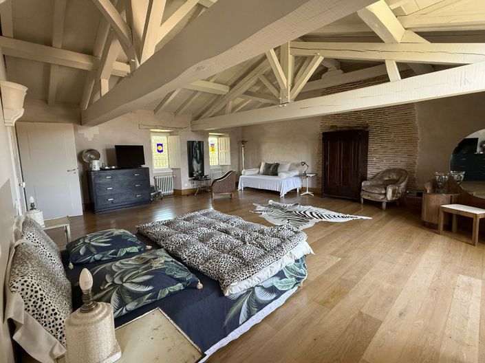 Image No.20-4 Bed Property for sale