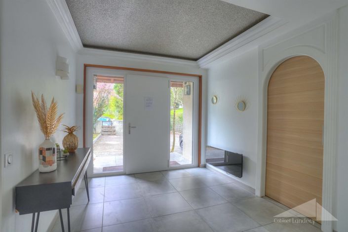 Image No.2-5 Bed House for sale