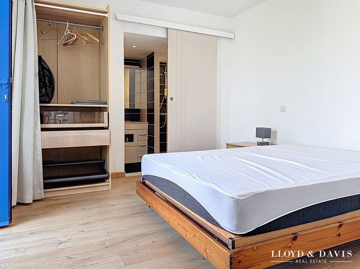 Image No.22-5 Bed House for sale