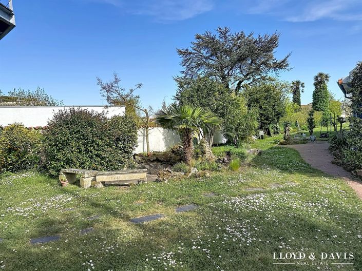 Image No.25-5 Bed House for sale