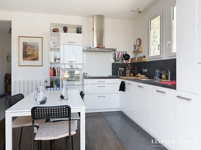 Image No.6-5 Bed House for sale