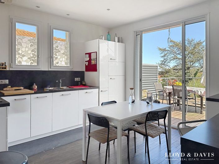 Image No.7-5 Bed House for sale