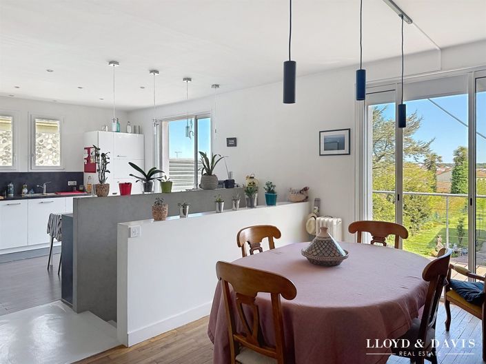 Image No.8-5 Bed House for sale