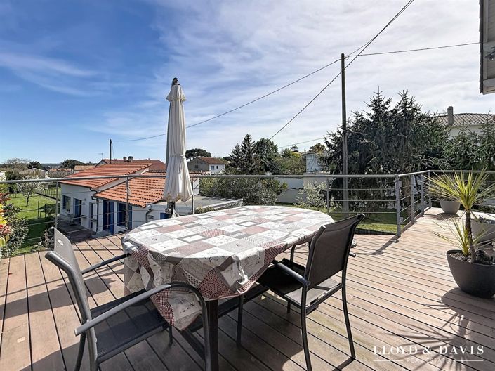 Image No.9-5 Bed House for sale