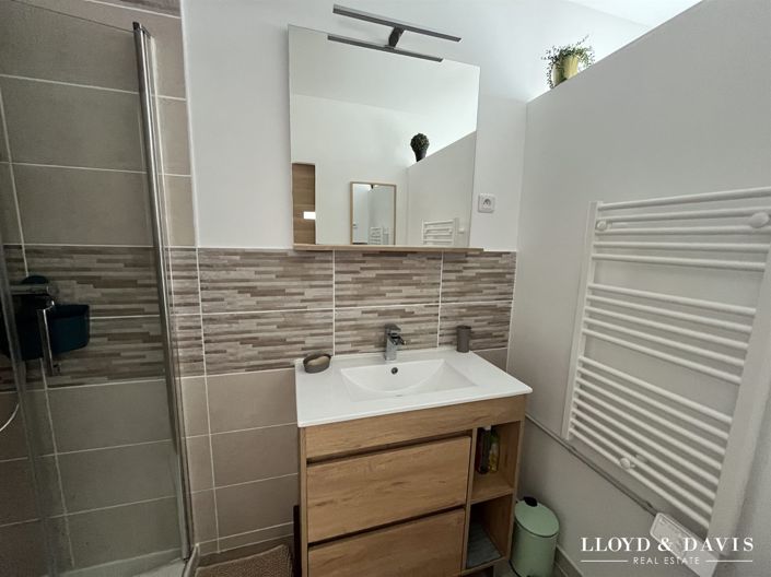 Image No.11-3 Bed House for sale