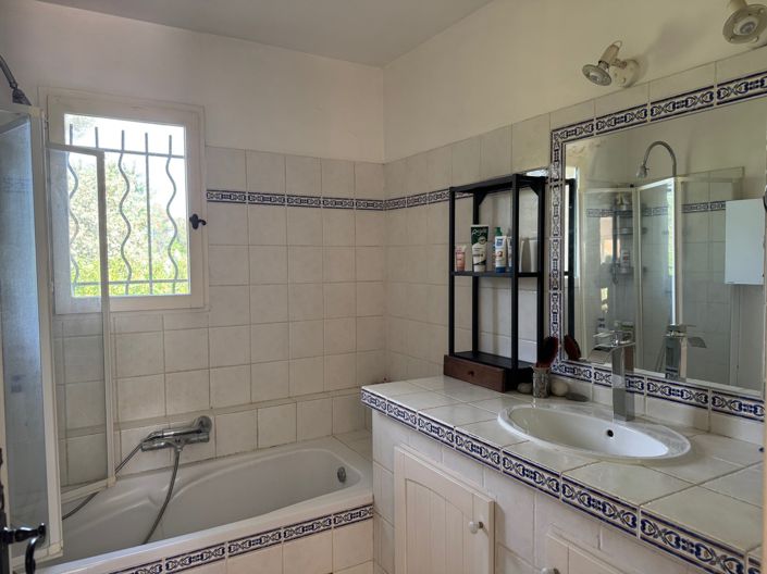 Image No.10-3 Bed House for sale