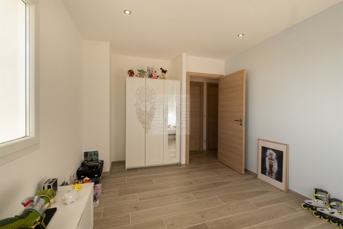 Image No.23-4 Bed House for sale