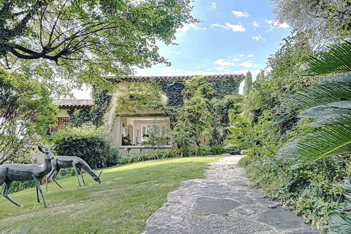Image No.8-6 Bed House for sale