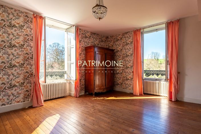 Image No.11-6 Bed Property for sale