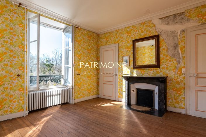 Image No.12-6 Bed Property for sale