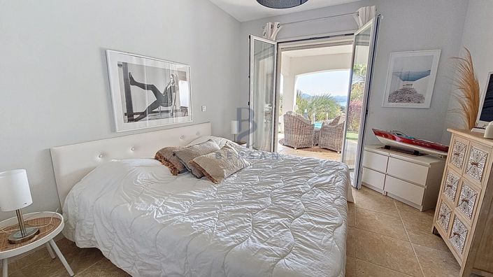 Image No.15-4 Bed House for sale