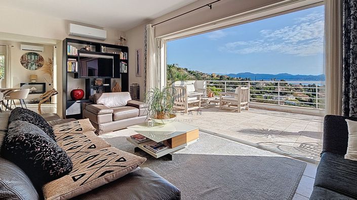 Image No.2-4 Bed House for sale