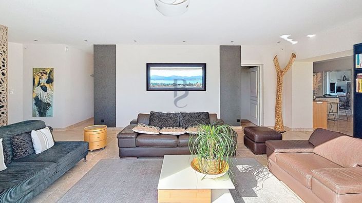 Image No.5-4 Bed House for sale