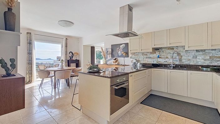 Image No.7-4 Bed House for sale