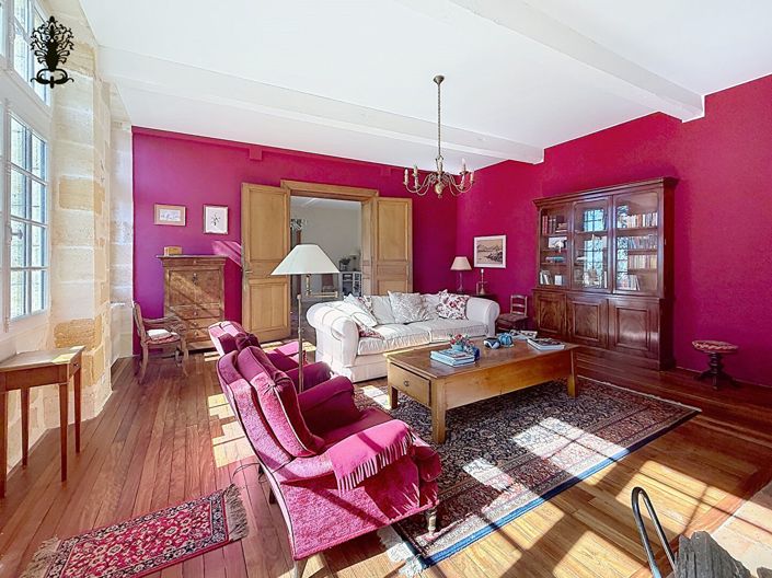 Image No.4-9 Bed Property for sale