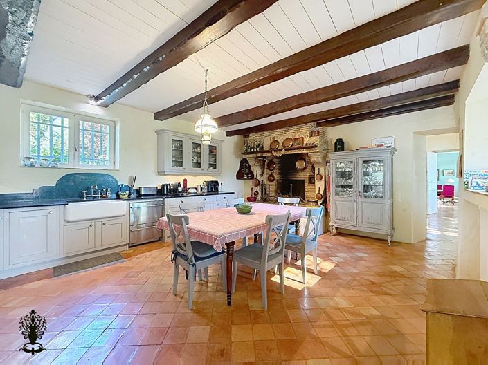 Image No.5-9 Bed Property for sale
