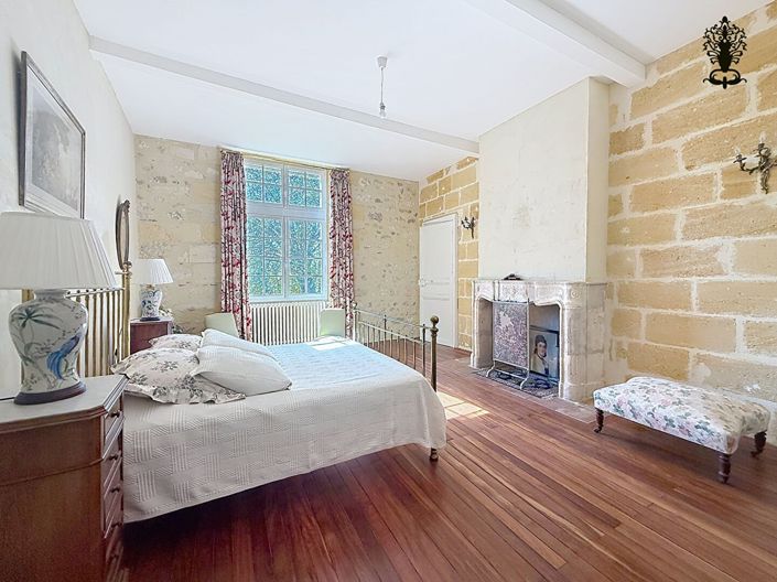 Image No.6-9 Bed Property for sale