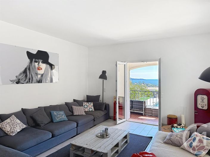 Image No.7-4 Bed House for sale