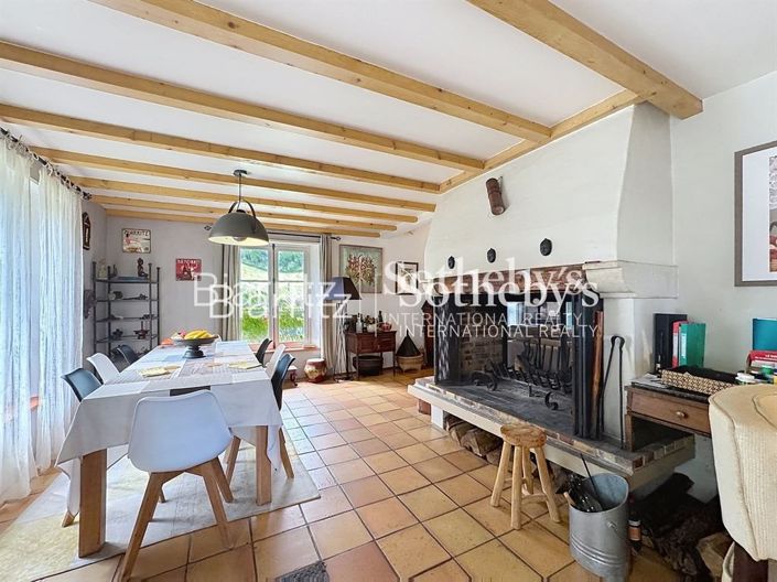 Image No.8-5 Bed House for sale