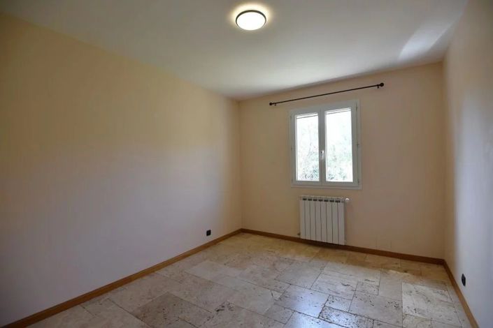 Image No.14-6 Bed House for sale