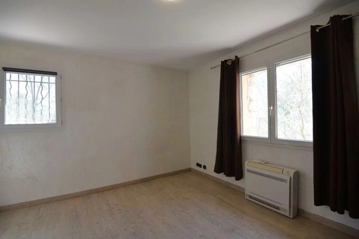 Image No.16-6 Bed House for sale