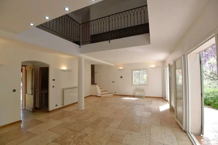 Image No.4-6 Bed House for sale