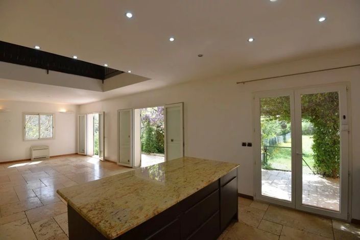 Image No.6-6 Bed House for sale