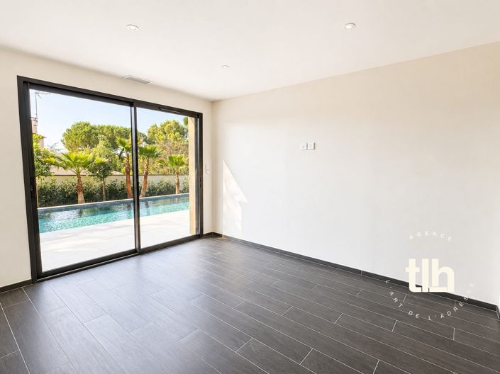 Image No.11-5 Bed Property for sale