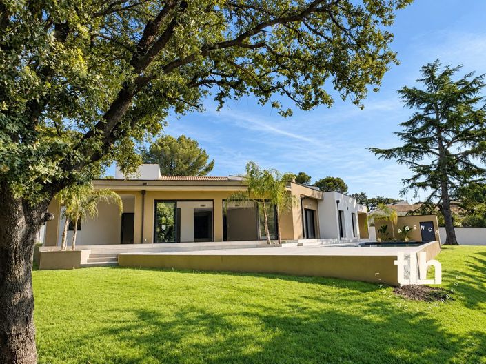 Image No.2-5 Bed Property for sale