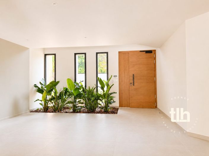 Image No.5-5 Bed Property for sale