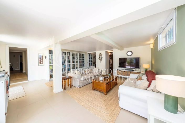 Image No.19-4 Bed House for sale